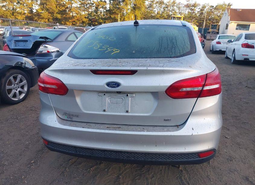 Photo 15 of 2018 Ford Focus SE (VIN 1FADP3F26JL237184)