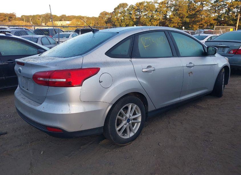 Photo 4 of 2018 Ford Focus SE (VIN 1FADP3F26JL237184)