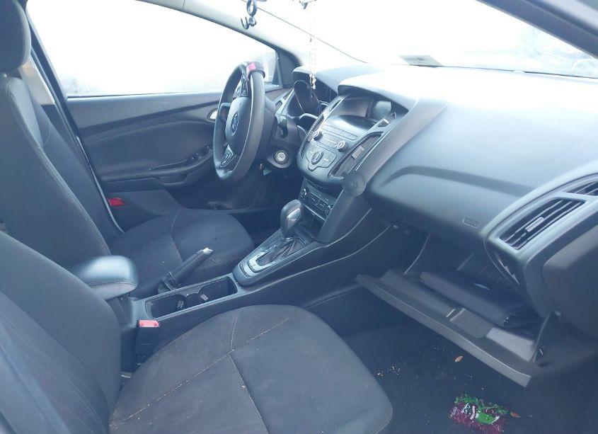 Photo 5 of 2018 Ford Focus SE (VIN 1FADP3F26JL237184)