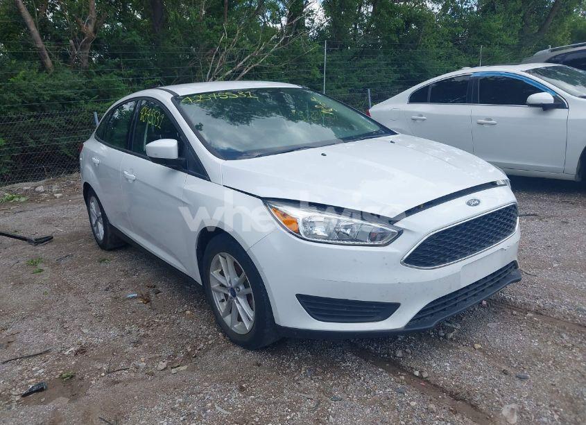 2018 Ford Focus SE (VIN 1FADP3F26JL237556) main photo