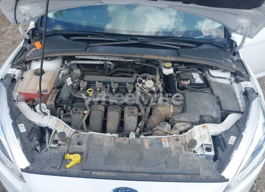 Photo 10 of 2018 Ford Focus SE (VIN 1FADP3F26JL237556)