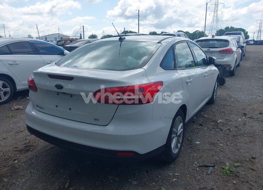 Photo 4 of 2018 Ford Focus SE (VIN 1FADP3F26JL237556)