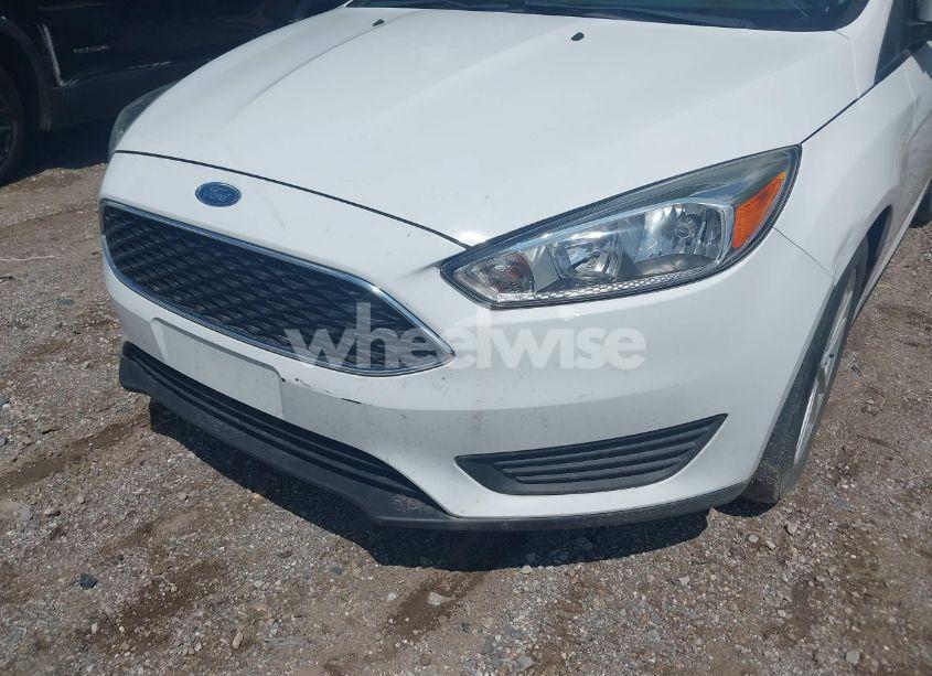 Photo 6 of 2018 Ford Focus SE (VIN 1FADP3F26JL237556)