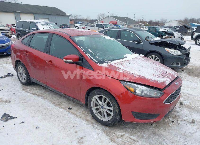 2018 Ford Focus SE (VIN 1FADP3F26JL246032) main photo