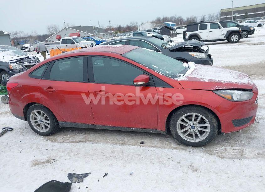Photo 13 of 2018 Ford Focus SE (VIN 1FADP3F26JL246032)