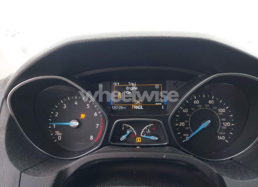 Photo 15 of 2018 Ford Focus SE (VIN 1FADP3F26JL246032)