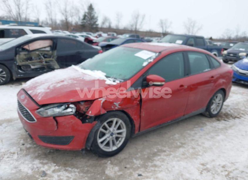 Photo 2 of 2018 Ford Focus SE (VIN 1FADP3F26JL246032)