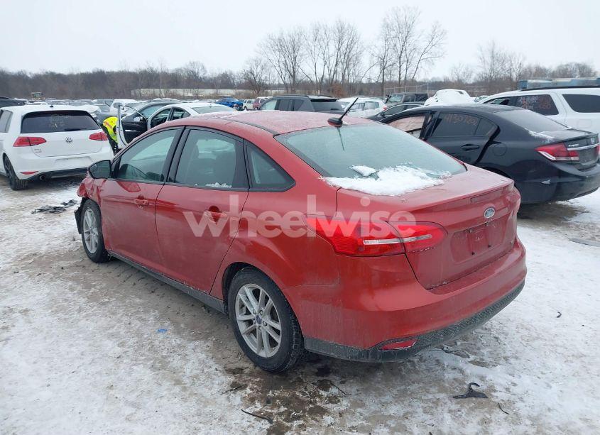 Photo 3 of 2018 Ford Focus SE (VIN 1FADP3F26JL246032)