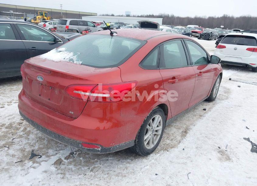 Photo 4 of 2018 Ford Focus SE (VIN 1FADP3F26JL246032)