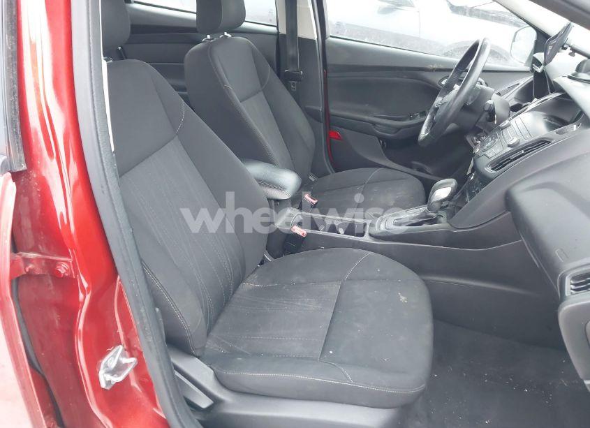 Photo 5 of 2018 Ford Focus SE (VIN 1FADP3F26JL246032)