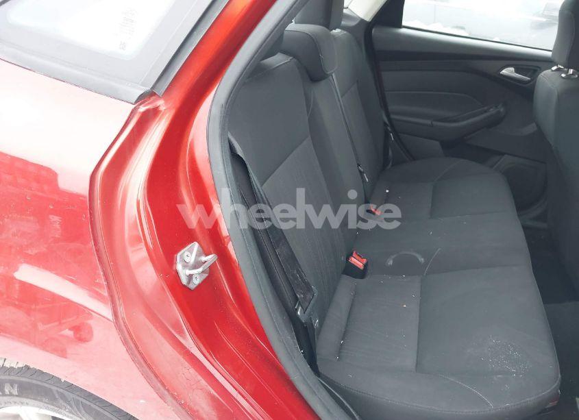 Photo 8 of 2018 Ford Focus SE (VIN 1FADP3F26JL246032)