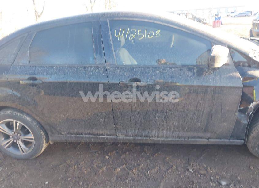 Photo 13 of 2018 Ford Focus SE (VIN 1FADP3F26JL284182)