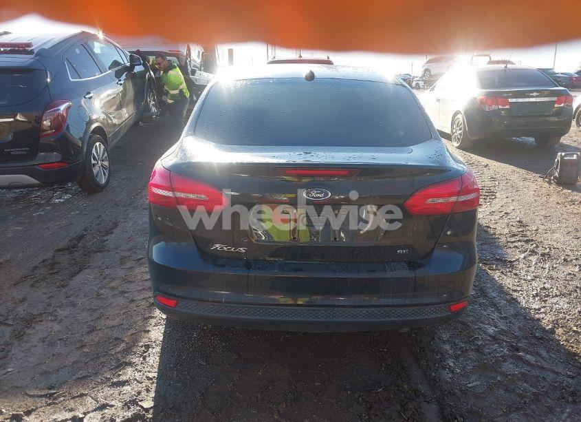 Photo 16 of 2018 Ford Focus SE (VIN 1FADP3F26JL284182)