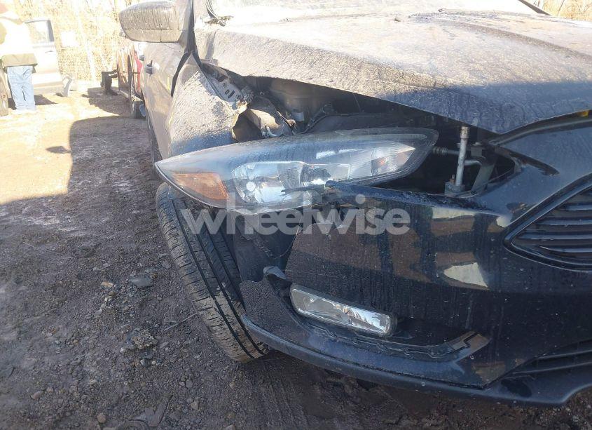 Photo 17 of 2018 Ford Focus SE (VIN 1FADP3F26JL284182)