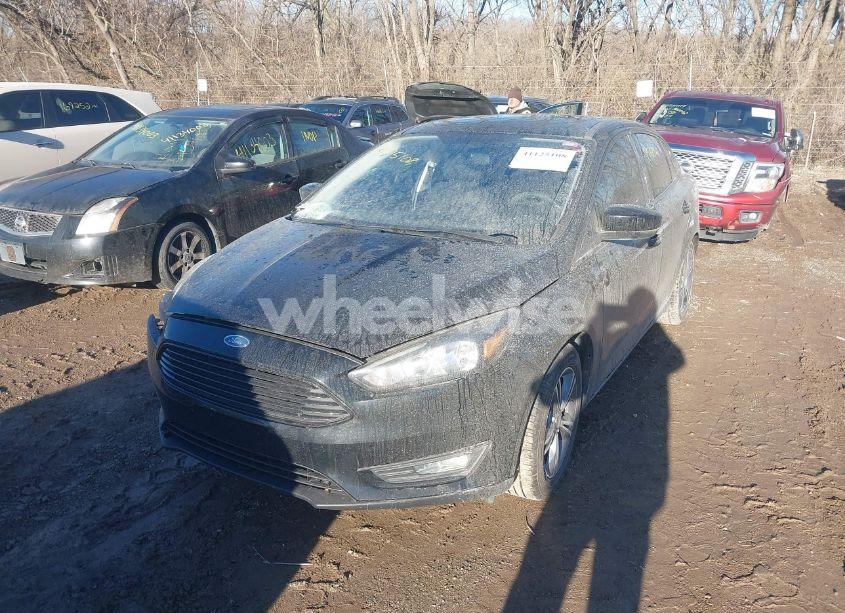 Photo 2 of 2018 Ford Focus SE (VIN 1FADP3F26JL284182)