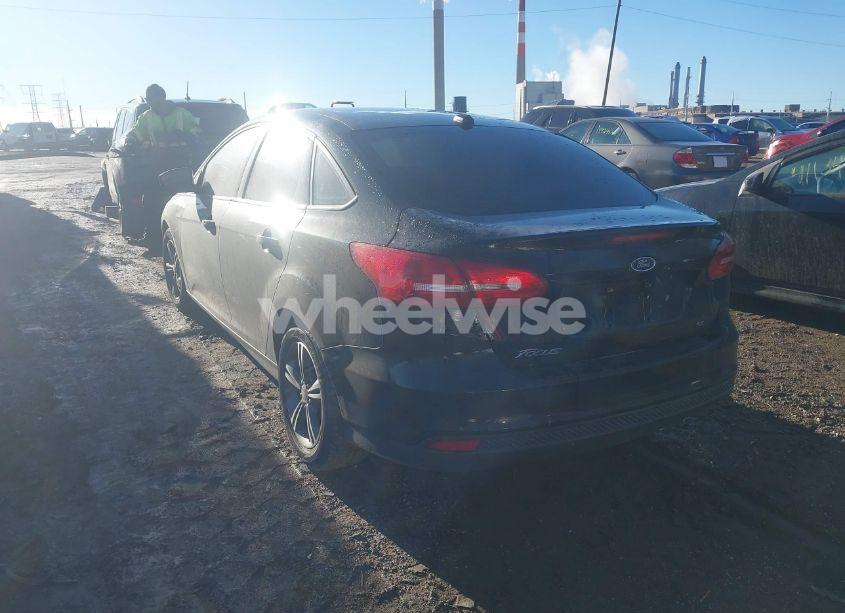 Photo 3 of 2018 Ford Focus SE (VIN 1FADP3F26JL284182)