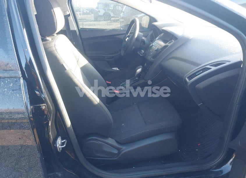 Photo 5 of 2018 Ford Focus SE (VIN 1FADP3F26JL284182)