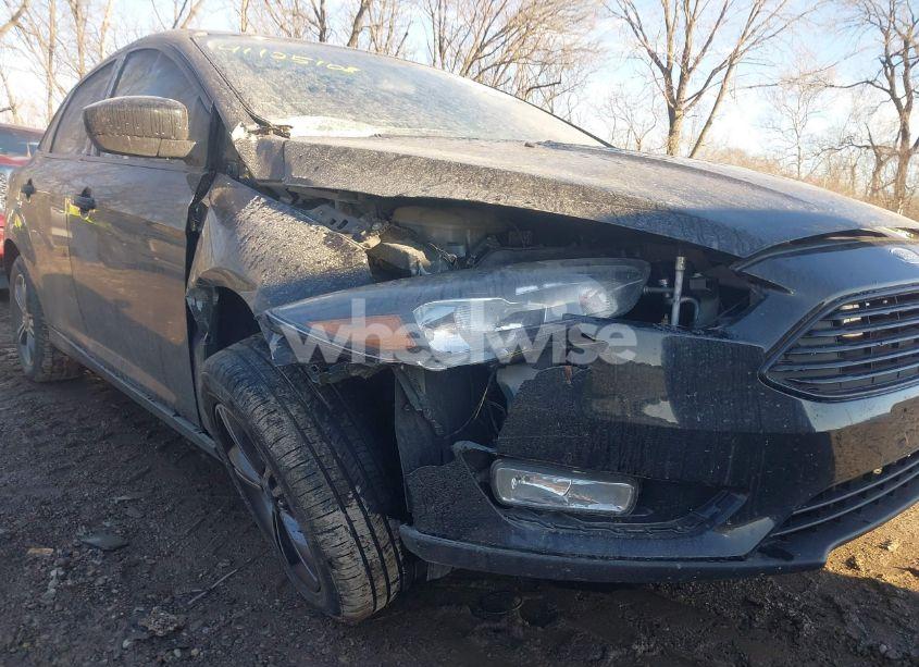 Photo 6 of 2018 Ford Focus SE (VIN 1FADP3F26JL284182)