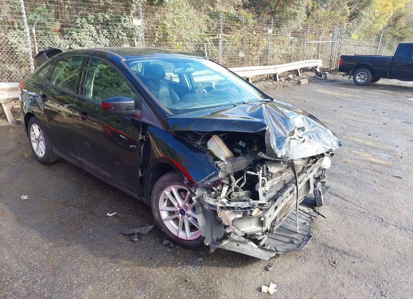 2018 Ford Focus SE (VIN 1FADP3F26JL301739) main photo