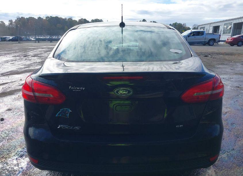 Photo 17 of 2018 Ford Focus SE (VIN 1FADP3F26JL301739)