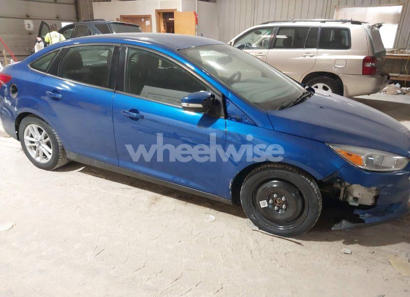 2018 Ford Focus SE (VIN 1FADP3F26JL330075) main photo