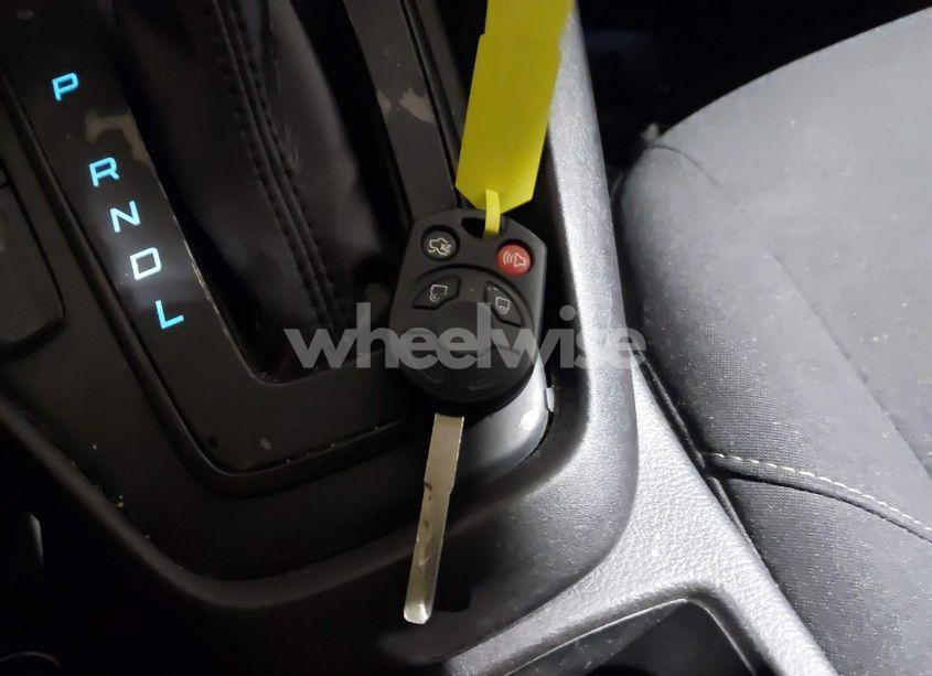 Photo 11 of 2018 Ford Focus SE (VIN 1FADP3F26JL330075)