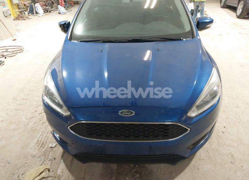 Photo 12 of 2018 Ford Focus SE (VIN 1FADP3F26JL330075)