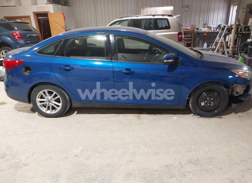 Photo 13 of 2018 Ford Focus SE (VIN 1FADP3F26JL330075)