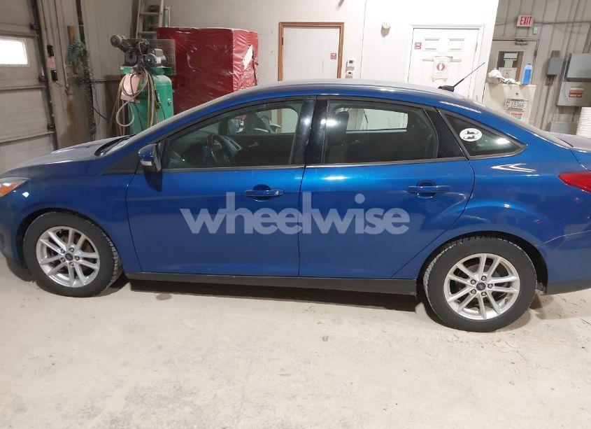 Photo 14 of 2018 Ford Focus SE (VIN 1FADP3F26JL330075)