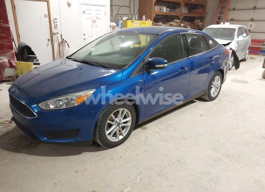 Photo 2 of 2018 Ford Focus SE (VIN 1FADP3F26JL330075)