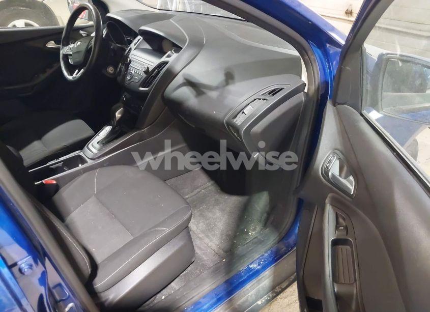 Photo 5 of 2018 Ford Focus SE (VIN 1FADP3F26JL330075)