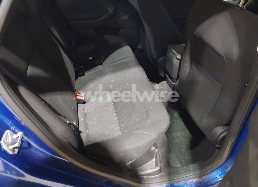 Photo 8 of 2018 Ford Focus SE (VIN 1FADP3F26JL330075)