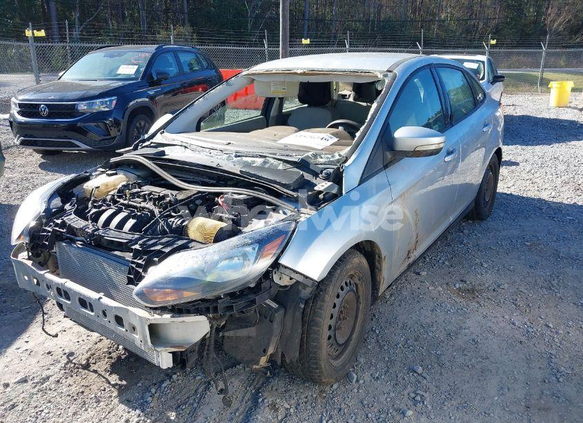 Photo 2 of 2013 Ford Focus SE (VIN 1FADP3F27DL104339)