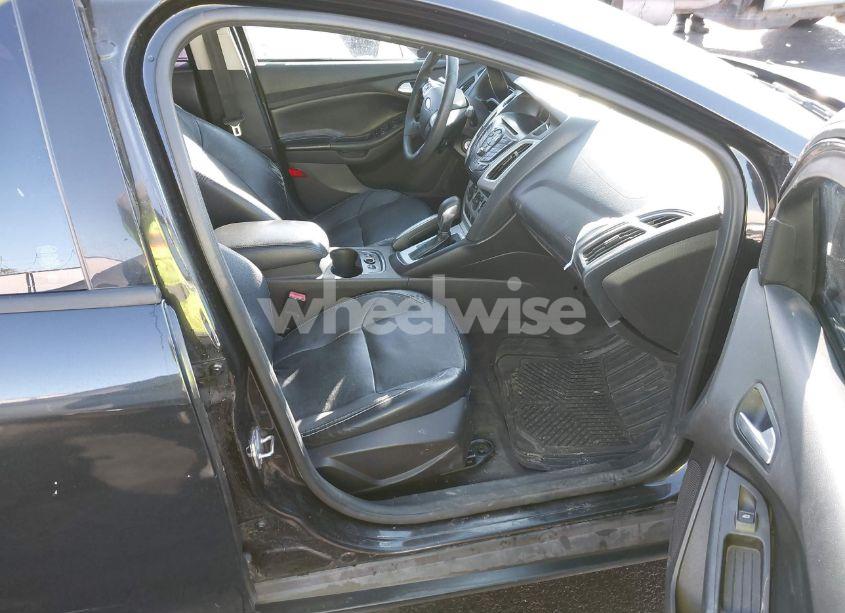 Photo 5 of 2013 Ford Focus SE (VIN 1FADP3F27DL107404)