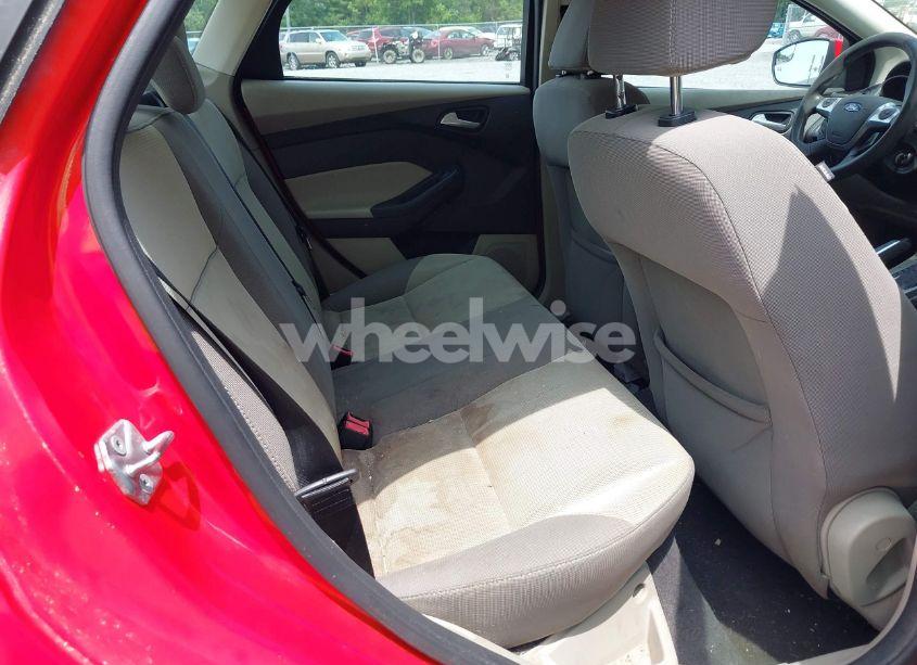 Photo 8 of 2013 Ford Focus SE (VIN 1FADP3F27DL111050)