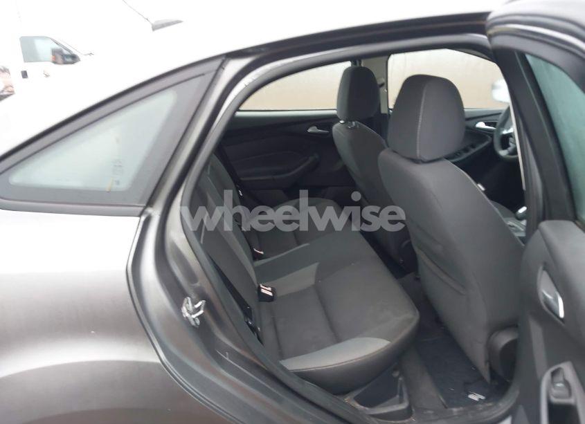 Photo 8 of 2013 Ford Focus SE (VIN 1FADP3F27DL143965)