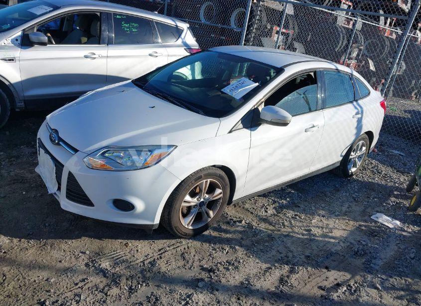 Photo 2 of 2013 Ford Focus SE (VIN 1FADP3F27DL159342)