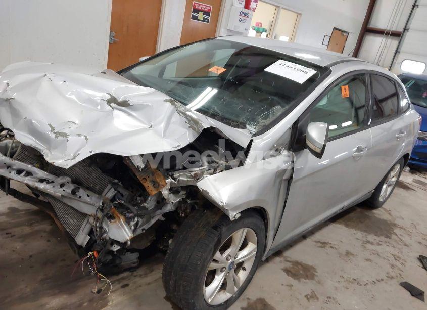 Photo 2 of 2013 Ford Focus SE (VIN 1FADP3F27DL217305)