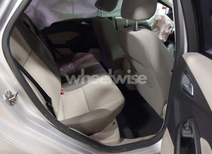 Photo 8 of 2013 Ford Focus SE (VIN 1FADP3F27DL217305)