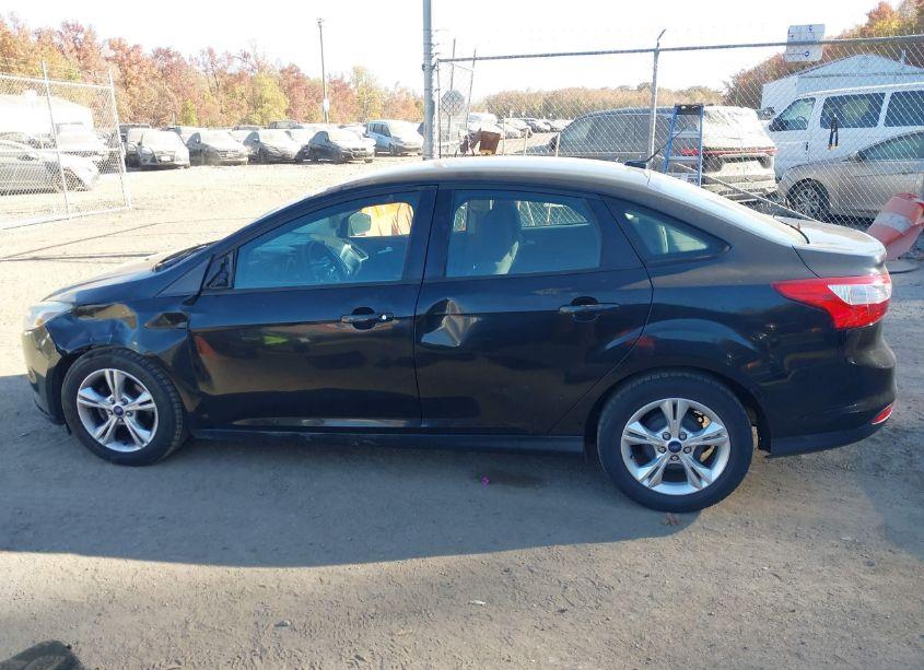 Photo 14 of 2013 Ford Focus SE (VIN 1FADP3F27DL231477)