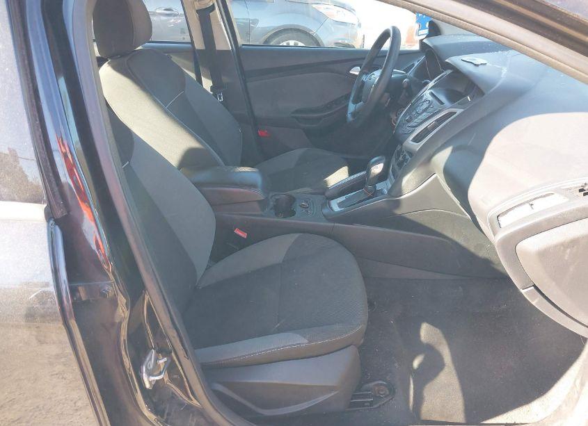 Photo 5 of 2013 Ford Focus SE (VIN 1FADP3F27DL231477)