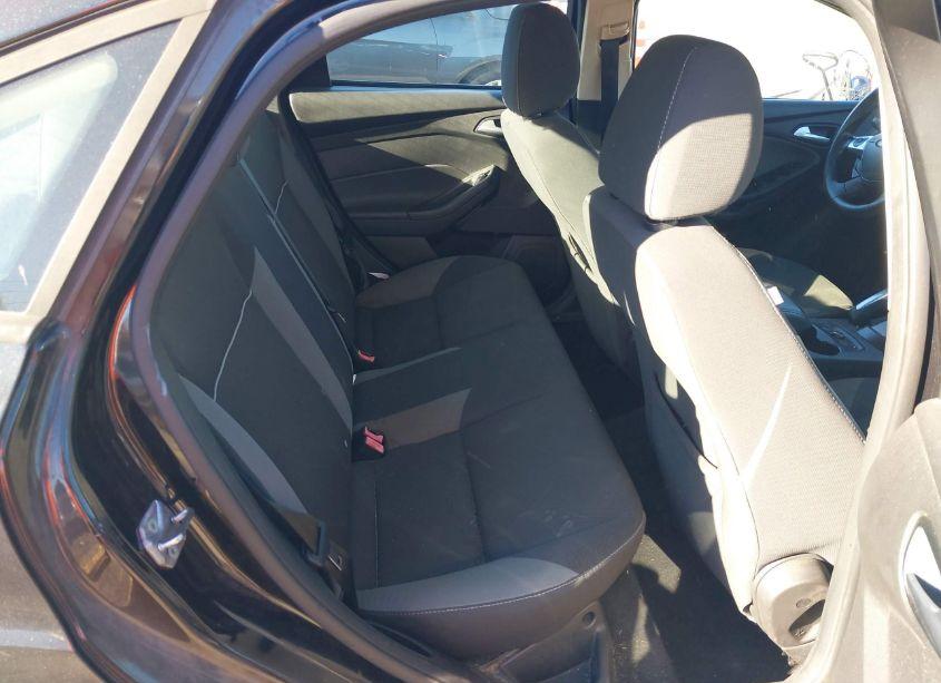 Photo 8 of 2013 Ford Focus SE (VIN 1FADP3F27DL231477)