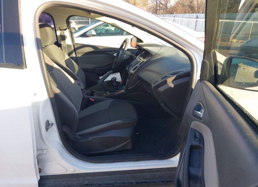 Photo 5 of 2013 Ford Focus SE (VIN 1FADP3F27DL244441)