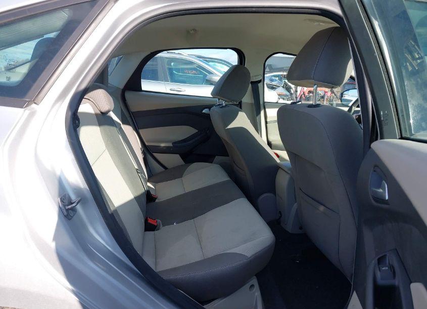 Photo 8 of 2013 Ford Focus SE (VIN 1FADP3F27DL306713)