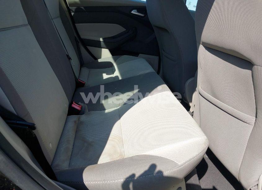 Photo 8 of 2013 Ford Focus SE (VIN 1FADP3F27DL330672)
