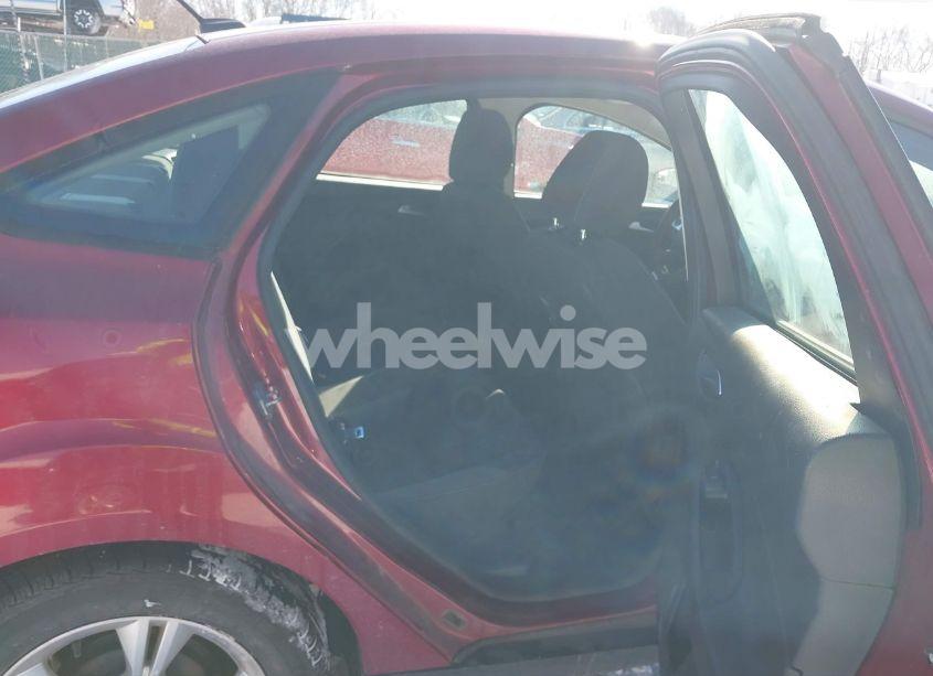 Photo 8 of 2013 Ford Focus SE (VIN 1FADP3F27DL331529)