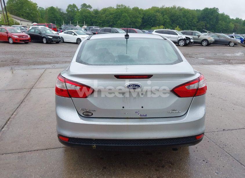 Photo 16 of 2013 Ford Focus SE (VIN 1FADP3F27DL332048)