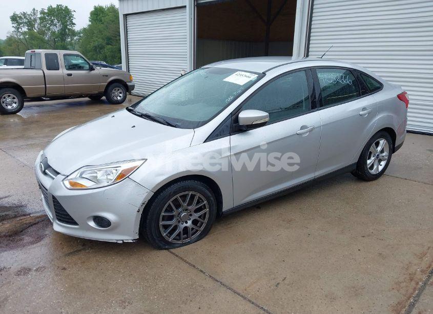 Photo 2 of 2013 Ford Focus SE (VIN 1FADP3F27DL332048)