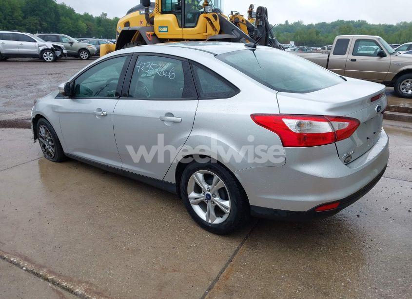 Photo 3 of 2013 Ford Focus SE (VIN 1FADP3F27DL332048)