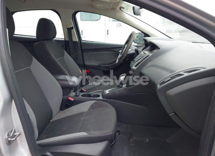 Photo 5 of 2013 Ford Focus SE (VIN 1FADP3F27DL332048)